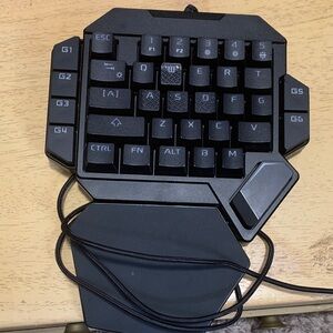 RGB Gaming Keypad with Wrist Rest - Black
